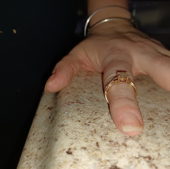 10K Rose Gold Ring With 1 ct Morganite Stone - Picture 2 of 5